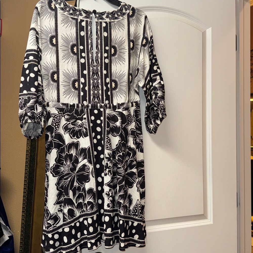 Black and White Floral Dress - Picture 5 of 7
